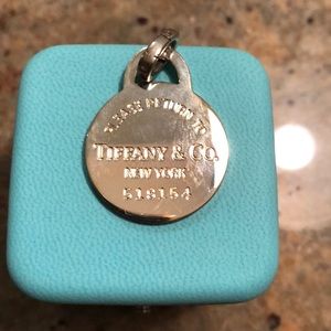 Return to Tiffany Pendant